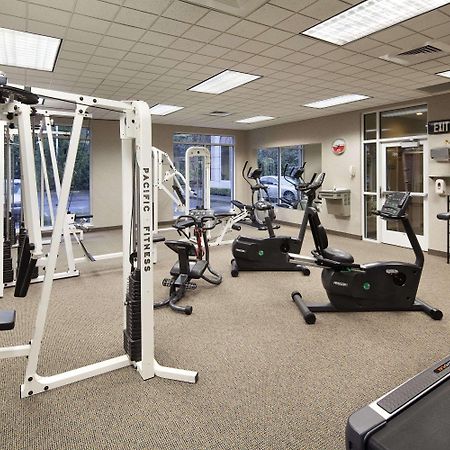 Ramada By Wyndham Olympia Hotel Exterior photo A typical gym