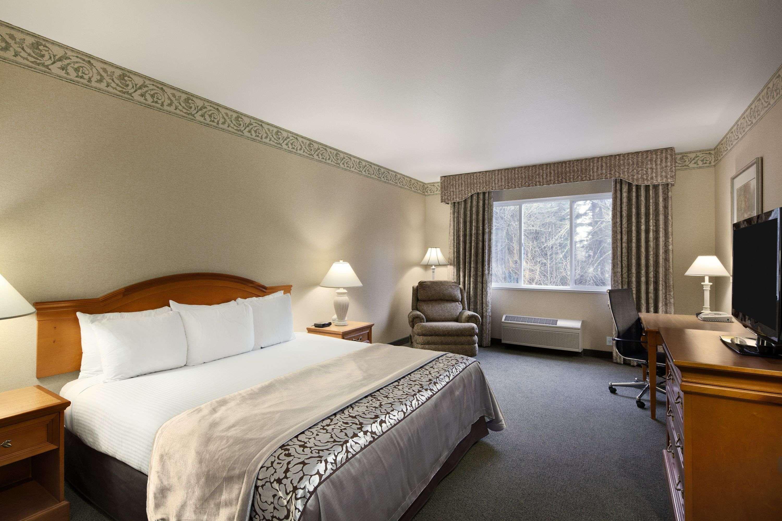Ramada By Wyndham Olympia Hotel Exterior photo A typical room at the Best Western Premier Collection