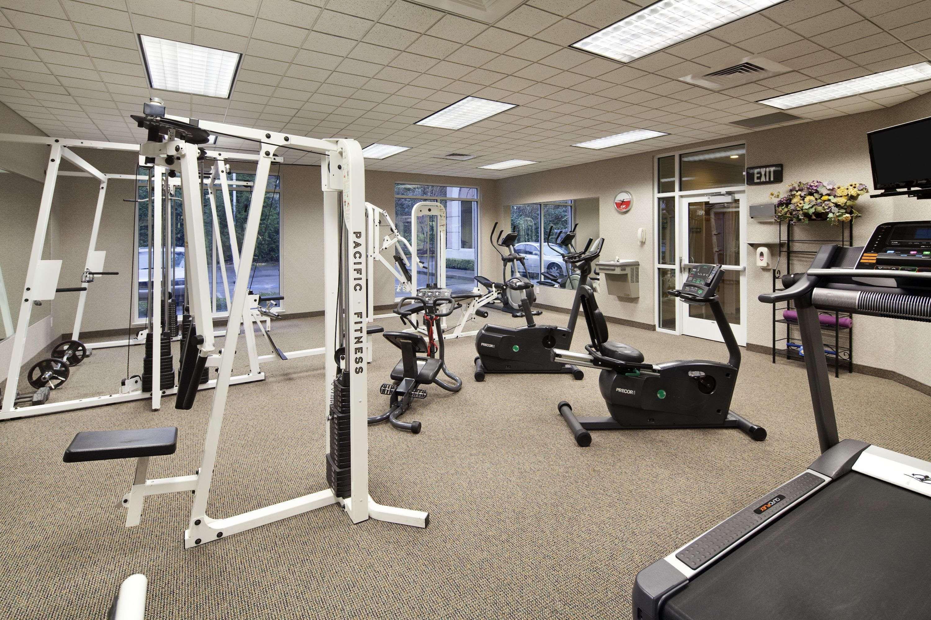 Ramada By Wyndham Olympia Hotel Exterior photo A typical gym