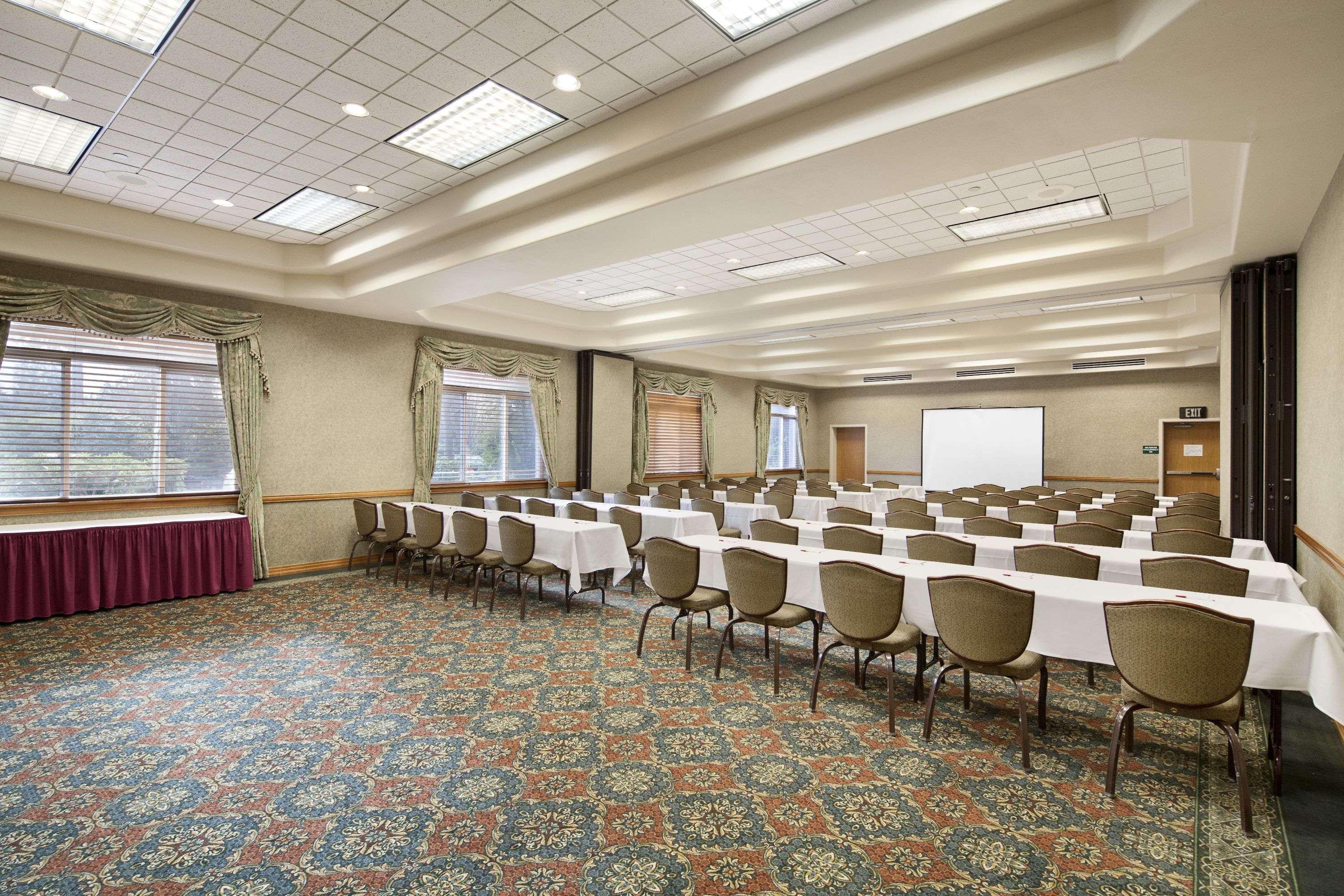 Ramada By Wyndham Olympia Hotel Exterior photo A typical meeting room