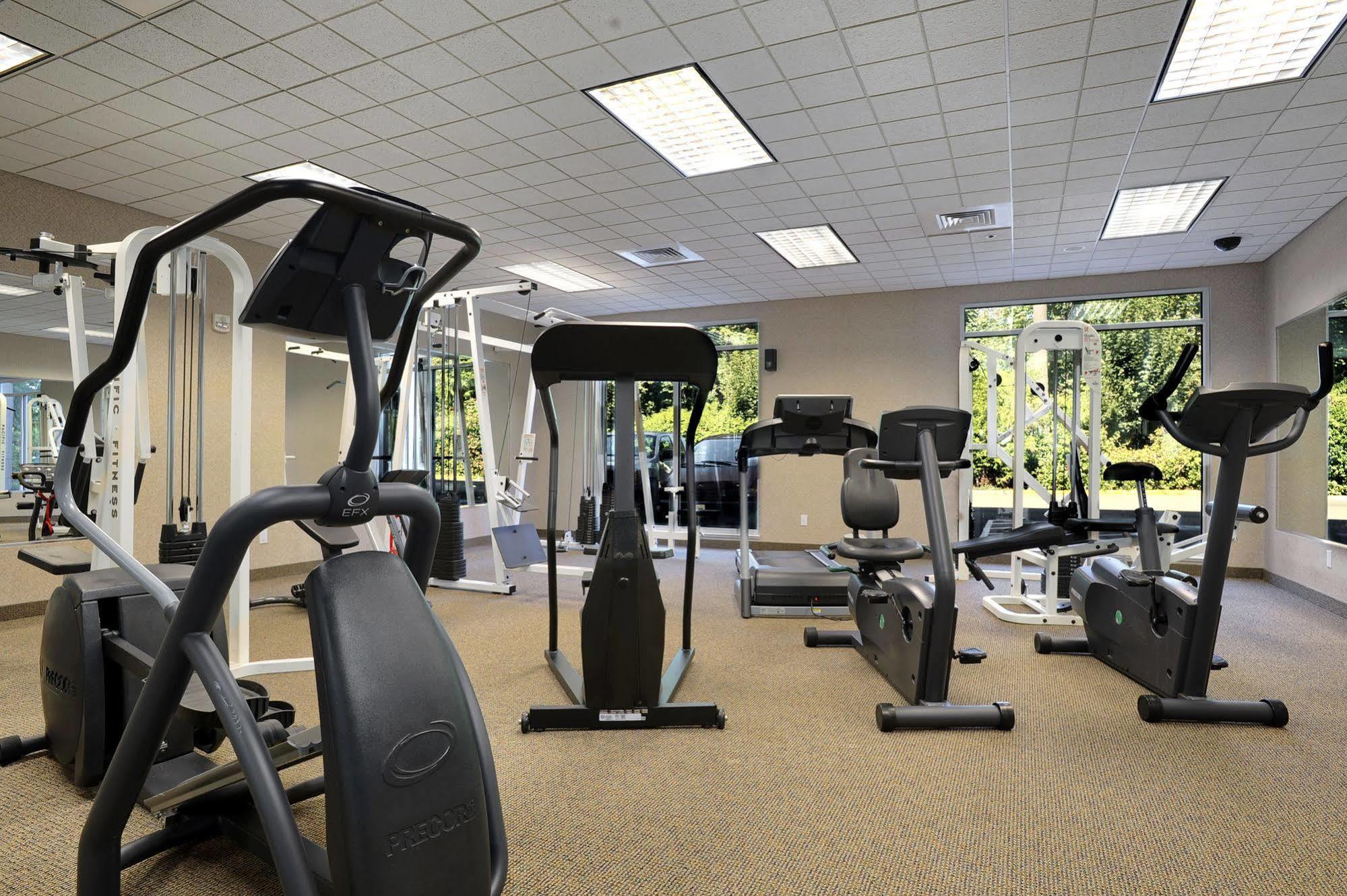 Ramada By Wyndham Olympia Hotel Facilities photo A typical gym